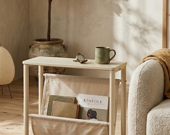 Schmaler Beistelltisch mit Zeitschriftenhalter - Minimalistischer Nachttisch Holz - Scandi Sofatisch Platzsparend - Magazinhalter 48cm