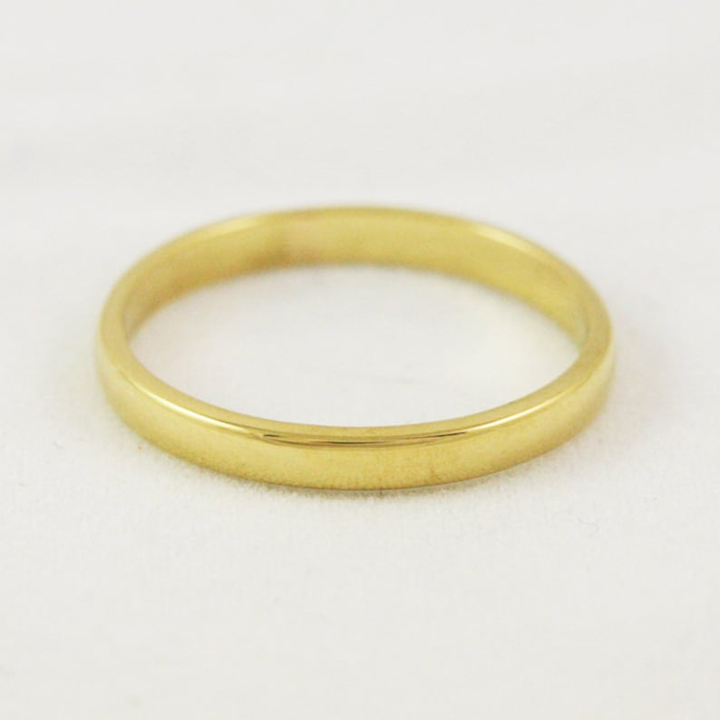 Mens 10K Yellow Gold 2.5mm Edged Half Round Wedding Band Ring