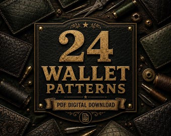Op de afbeelding: Een zwart bord met gouden tekst 24 WALLET PATTERNS PDF DIGITAL DOWNLOAD, omringd door diverse donkere lederen portemonneepatronen, metalen naaigereedschap, klossen garen en kleine messing hardware-onderdelen op een donkere ondergrond.