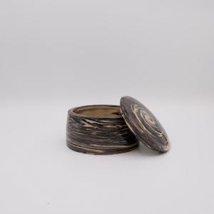 Boîte à bijoux en céramique marbrée, pot à couvercle à décor tourbillon noir et crème, plat à anneaux tourné