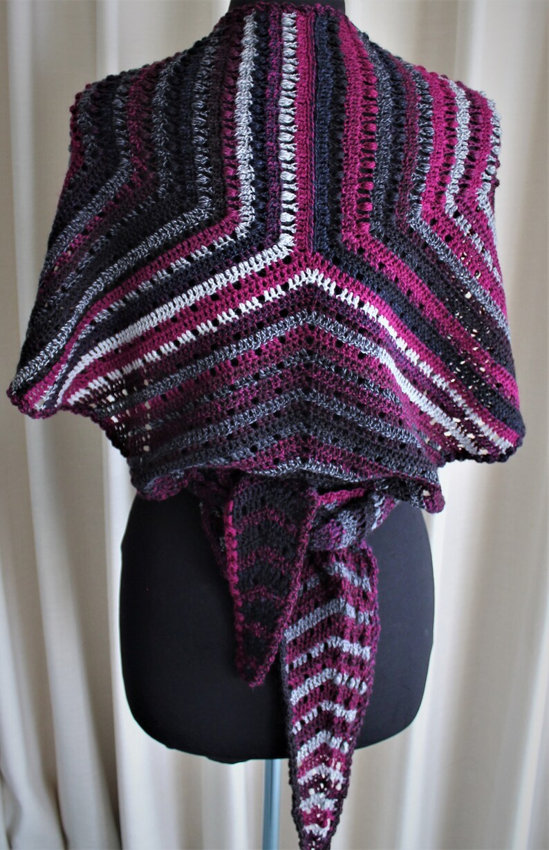 Crochet Pattern Bobbly Connections Shawl image 8