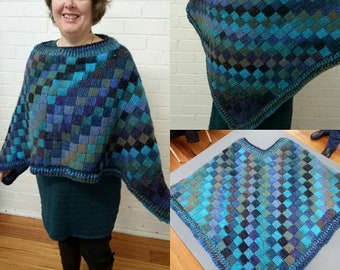 Patrón de crochet – Poncho Entrelac utilizando una simple puntada tunecina  y un ganchillo