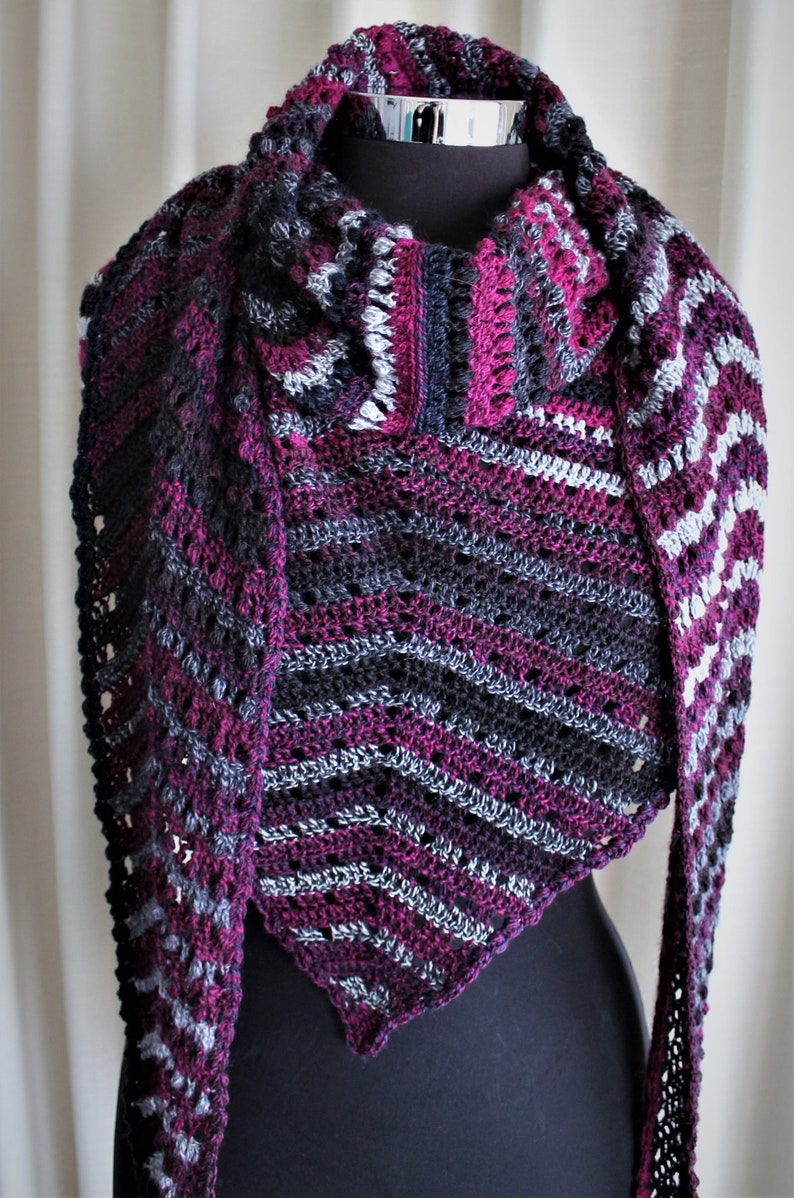 Crochet Pattern Bobbly Connections Shawl image 9