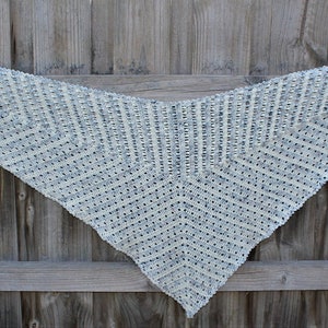 Crochet Pattern Bobbly Connections Shawl image 4