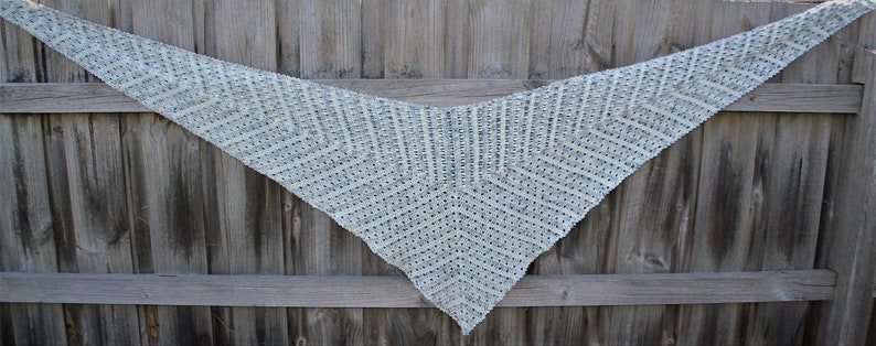 Crochet Pattern Bobbly Connections Shawl image 4