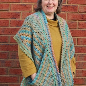 Crochet Pattern - Corner 2 corner pocket shawl.