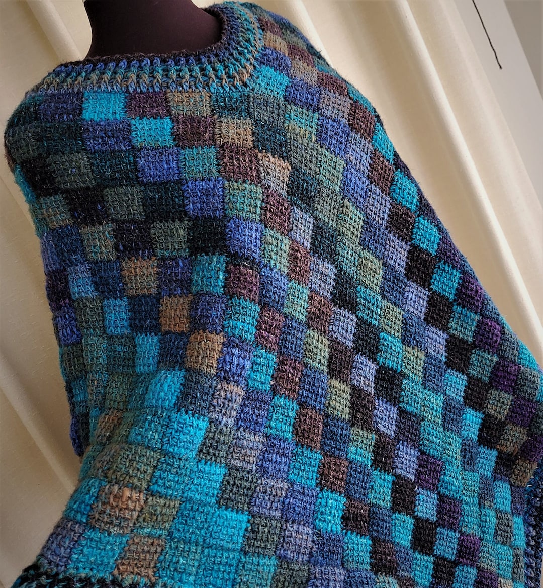 Patrón de crochet – Poncho Entrelac utilizando una simple puntada