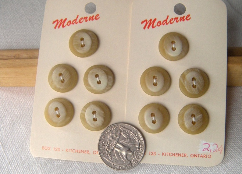 20 Khaki 4 Hole Buttons New 16mm