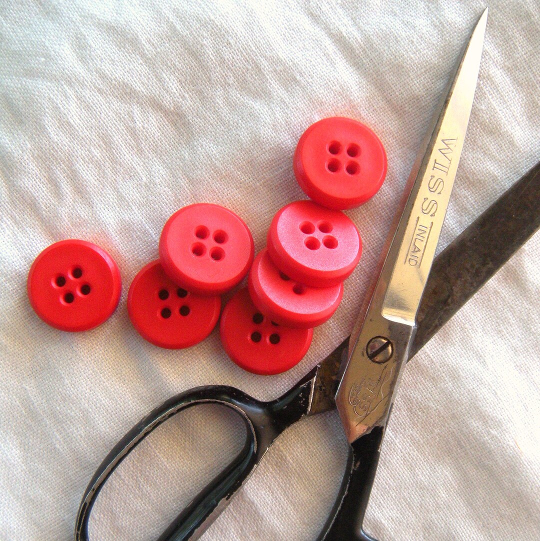 7 Chunky Bright Red Buttons, 23 Mm (7/8