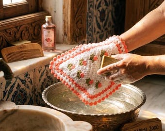 Handmade Crochet Bath Mitt: Vintage 2000 Cotton Orlon Floral Exfoliating Pouch