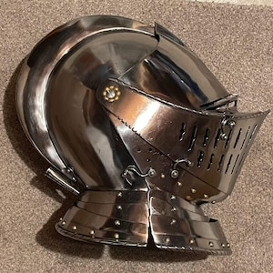 Capacete de cavaleiro artesanal em aço calibre 18 – Tamanho adulto usável