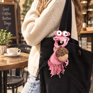 Haakpatroon voor een buigbare eekhoorn met lange nek (Amigurumi uit de ijstijd) PDF-handleiding voor een rugzakhanger