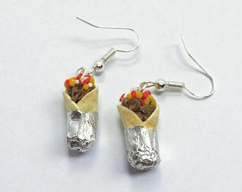 Orecchini a forma di burrito, orecchini ispirati a Chipotle, orecchini pendenti a forma di burrito realizzati a mano in argilla polimerica, mini gioielli a forma di cibo 3D realistici