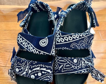 Sandalias planas con tiras y lazo Arizona Love Bandana color azul, talla 36