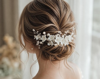 Elegant Bridal Hair Comb with White Flowers & Pearls – Wedding Headpiece, Bridesmaid Hair Accessory, Romantic Wedding Jewelry