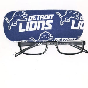 Dorosły, unisex, ręcznie robiony, twardy futerał na okulary/motyw DETROIT LIONS/akcesoria optyczne/zdrowie i ciało/torba lub portfel/prezent dla osób z wadami wzroku/motyw piłkarski
