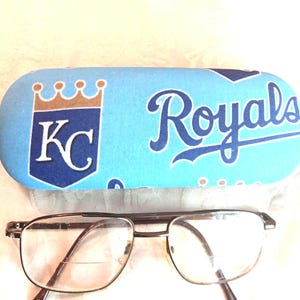 Anteojos rígidos unisex para adultos/tema KANSAS CITY ROYALS/accesorio para la vista/salud y belleza/artículo para bolso o cartera/ayuda ocular/artístico/regalo para adultos