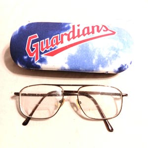 Estuche rígido para anteojos unisex para adultos hecho a mano/tema CLEVELAND INDIANS/accesorio para la vista/salud y belleza/artículo para bolso o cartera/arte visual/regalo