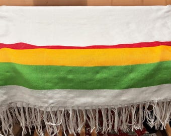 Bufanda de poliéster (Netela) – Diseño a rayas para abrigarse en la iglesia o en casa.