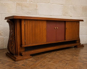 Belangrijk dressoir uit de Art Deco-periode, vervaardigd uit walnoothout en leer.