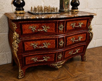 Important Louis XV period chest of drawers