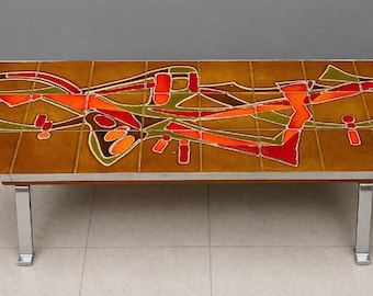 Mesa de centro vintage com tampo de cerâmica abstrato e base de metal – anos 1960/70