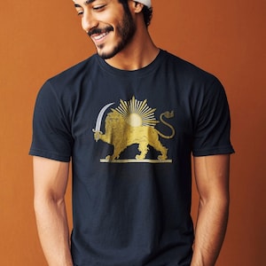 Camiseta del león y el sol persas: Shiro Khorshid, orgullo de la herencia iraní