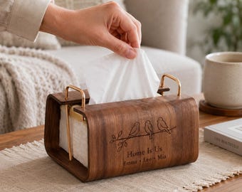 Porta-lenços personalizado em madeira de nogueira, com nome da família gravado, decoração rústica para casa, ideal para presente de boas-vindas.