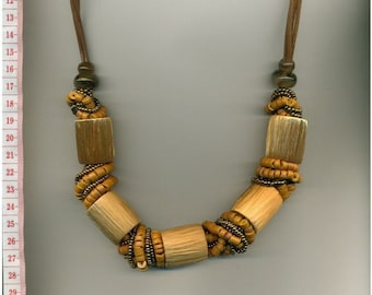 Collana XL, collana realizzata con materiali naturali, collana boho, collana grande e funky, gioielli unici fatti a mano, 2221-2183