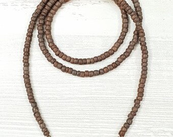 Masque chaîne en perles de bois 75cm / 3003-1032