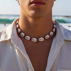 Puka shell necklace with carnelian and cowrie shells, 42-60 cm adjustable cotton cord / beach necklace / surfer shell necklace / OBX