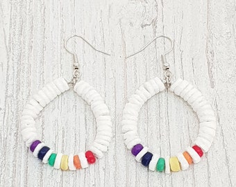 Boucles d’oreilles Pride, LGBT Queers Femmes Hommes, Puka Shells + Coconut Wood, Boho Beachwear, OBX Fashion, Surfer Jewelry, CSD Festival BG2963