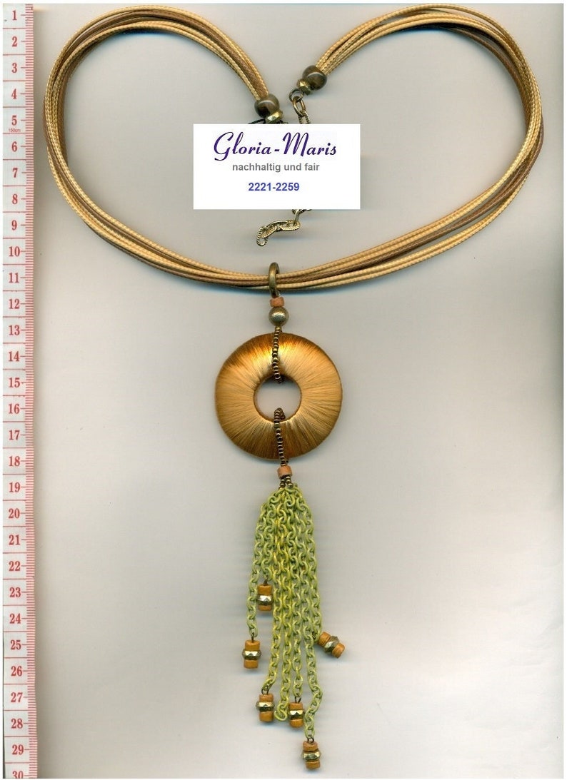 Chunky Statement Halskette aus Naturmaterialien
Gloria-Maris Fairtrade: nachhaltig und fair 
Beste Materialien verbunden mit einem hohen Anspruch an Qualitaet und Design, machen aus diesem Schmuckstueck etwas ganz Besonderes.