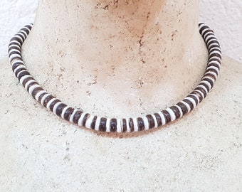 Surferschmuck für Herren mit Puka-Muscheln + Kokosperlen, hochwertige Halskette für Männer im Surfer OBX Style, Beach-Muschelkette / BG-3218