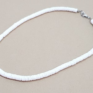 Collana da surfista con conchiglia puka da 42 cm realizzata con conchiglie vere da 6 mm / Collana da surfista con conchiglia Maui gioielli da spiaggia / stile boho, moda da spiaggia, conchiglie boho immagine 1