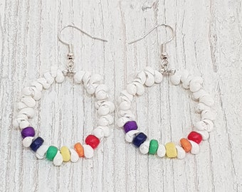 Boucles d’oreilles Pride, LGBT Queers Femmes Hommes, Puka Shells + Coconut Wood, Boho Beachwear, OBX Fashion, Surfer Jewelry, CSD Festival BG2966