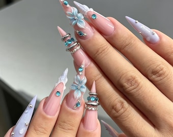 Lavendelblå Ombre-pressnaglar, 3D-blå blommande strass-stiletto-lösnaglar, hudfärgade glansiga återanvändbara limnaglar sommarstrand