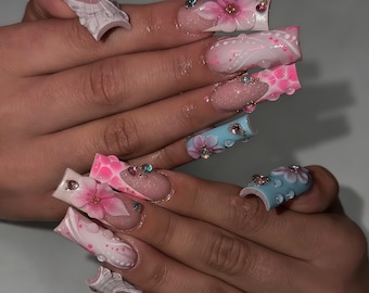 Rosa blå bubbelgradient press-on naglar, 3D blommig strass långa avsmalnande fyrkantiga lösnaglar, glitter återanvändbara limnaglar lyxiga festnaglar