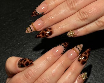 Uñas postizas personalizadas, estampado de leopardo y detalle de cadena dorada, acento de gema negra, uñas de lujo para novias atrevidas, juego reutilizable.