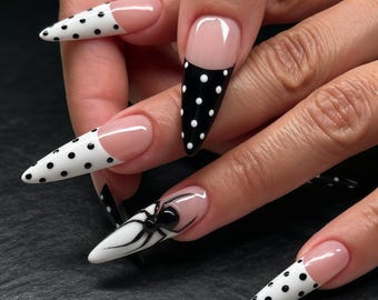 Uñas postizas personalizadas para bodas, set de uñas negras y blancas con lunares, telaraña y punta francesa. Uñas postizas reutilizables.