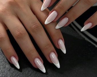 Anpassade klassiska mjölkvita French Tip-pressnaglar, rena och minimalistiska lösnaglar för kontor eller vardagsbruk, glansigt lim-på-manikyrset