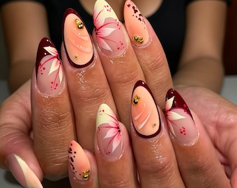 Vinröda French Tip Press-on Naglar, Handritade Rosa Blommiga Nude Mandel Lösnaglar, Guldpärlor Glansiga Återanvändbara Lim-On Naglar Elegant Manikyr