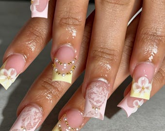 Cream Yellow French Lace Press on Nails, 3D White Flower Pearl Square Fake Nails, Nude Glossy Reusable Glue On Nails Cute Daily