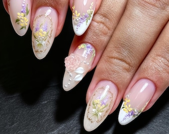 Uñas postizas personalizadas para bodas, set de uñas con diseño floral pastel, hojas doradas y perlas. Uñas postizas reutilizables.