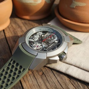 Men s Skeleton Wristwatch Stainless Steel Case Flexible Silicone Strap Modern Design Gift for Watch Enthusiasts