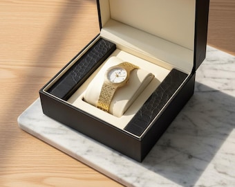 Elegante reloj de mujer con correa de acero inoxidable en tono dorado, diseño minimalista, accesorio versátil, regalo ideal para ella.