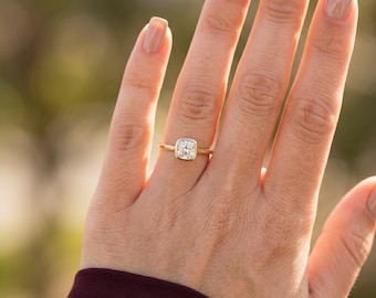 Anillo de compromiso solitario de 1,00 CT con diamante cultivado en laboratorio, talla cojín cuadrada y engaste biselado / Oro macizo de 14 quilates / Joyería minimalista / Regalo para mujer