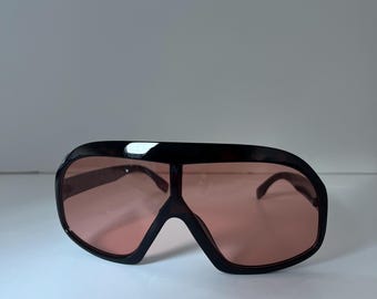 Oversized wave mask tinted lens sunglasses