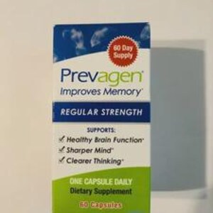 Peut inclure: Une bo&icirc;te rectangulaire de compl&eacute;ment alimentaire Prevagen, Regular Strength, avec un design bleu et blanc et des accents verts. Le texte indique 60 Day Supply, Improves Memory, et liste des b&eacute;n&eacute;fices comme Healthy Brain Function et 60 Capsules.