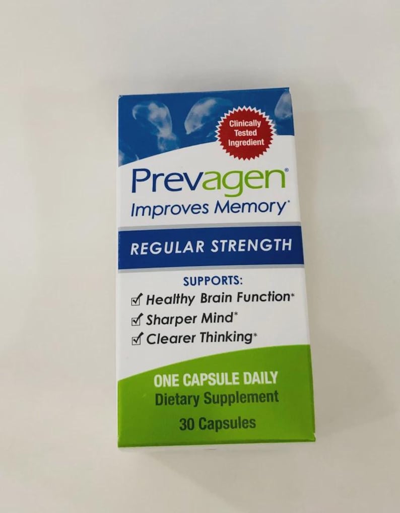 Peut inclure: Une bo&icirc;te rectangulaire de compl&eacute;ment alimentaire Prevagen Regular Strength. L'emballage est bleu, blanc et vert avec le texte : Clinically Tested Ingredient, Improves Memory, Supports: Healthy Brain Function, Sharper Mind, Clearer Thinking, One Capsule Daily, 30 Capsules.